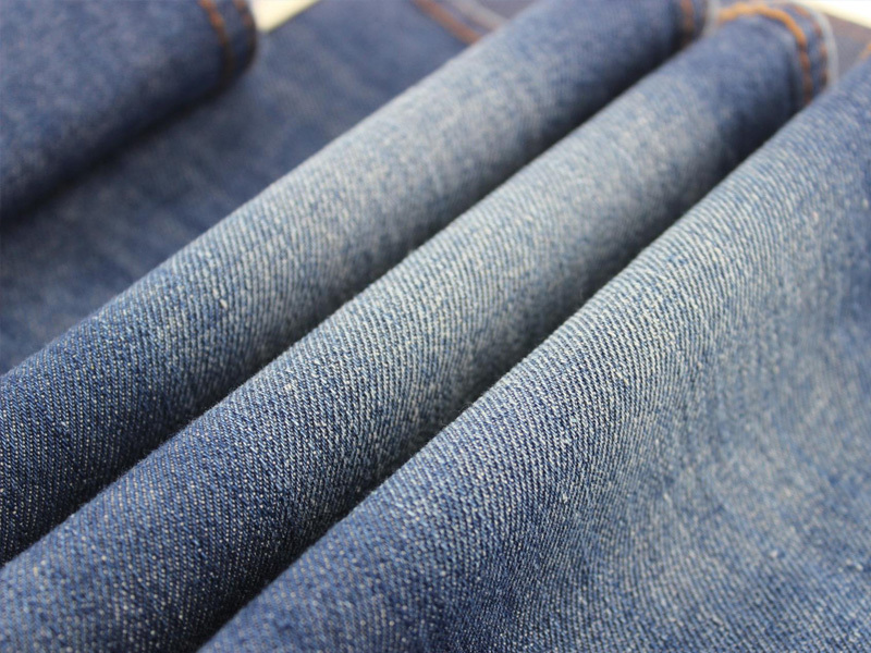 What are the characteristics and disadvantages of cotton-polyester?