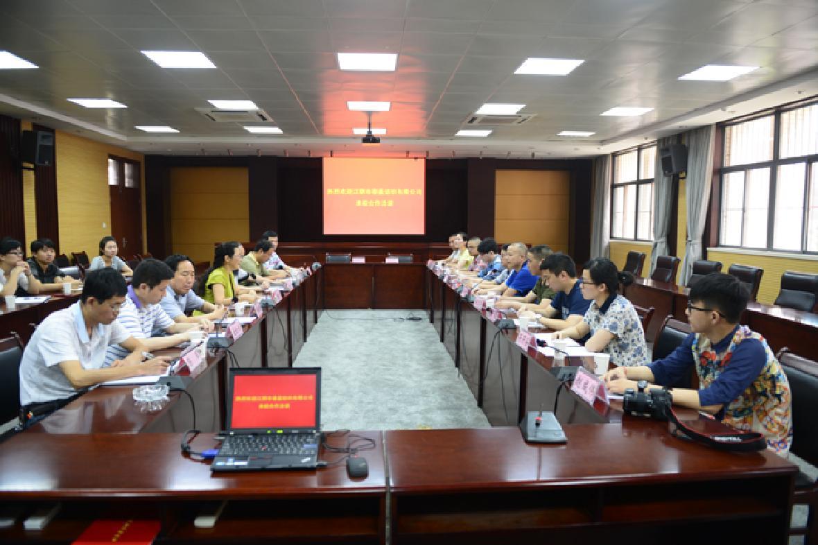 6月16日到武漢紡織大學合作洽談并簽署合作協議